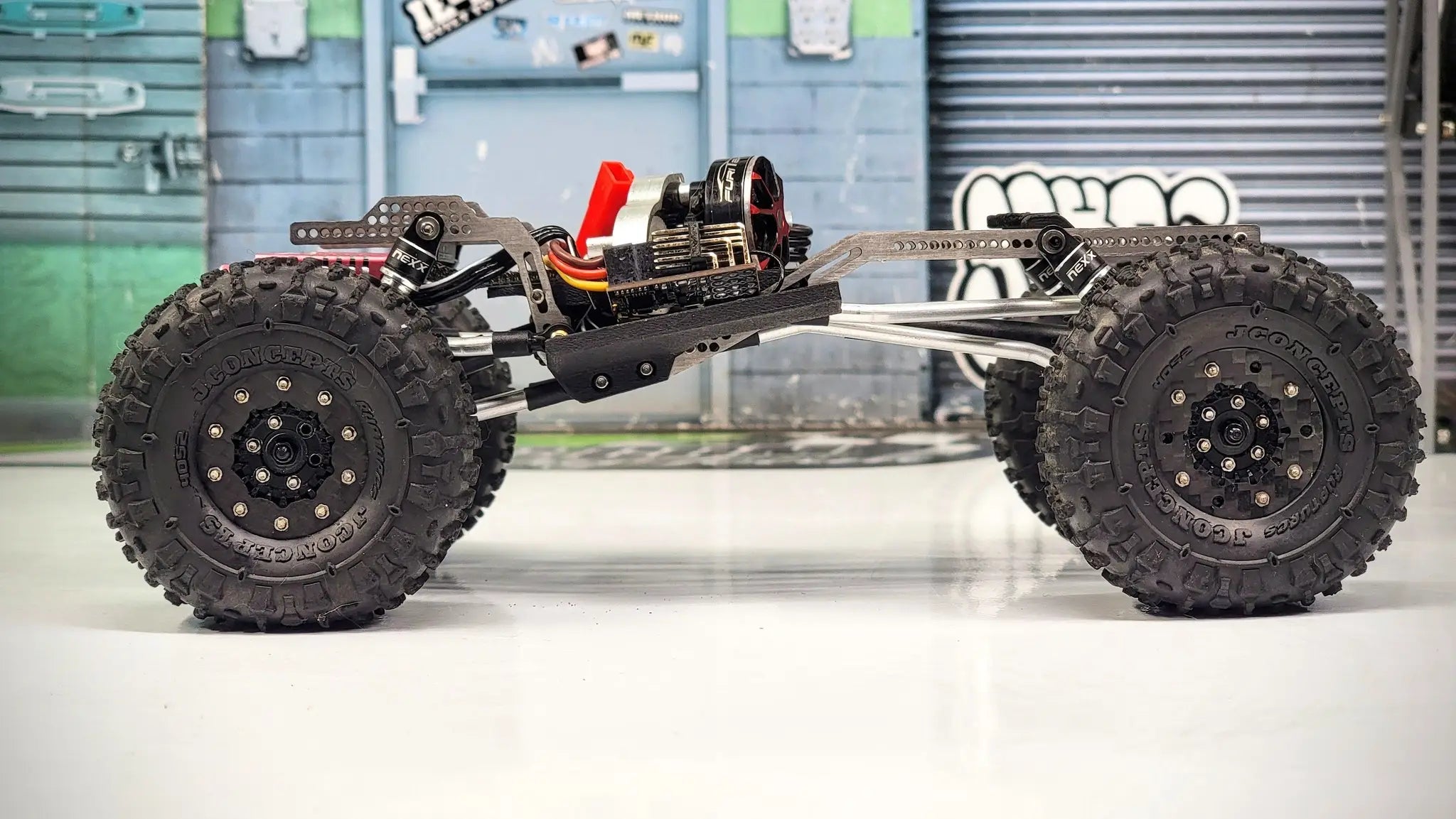 RC crawler build in RCSTEVE garage featuring titanium links, carbon chassis, and high-torque electronics for professional crawling setups.