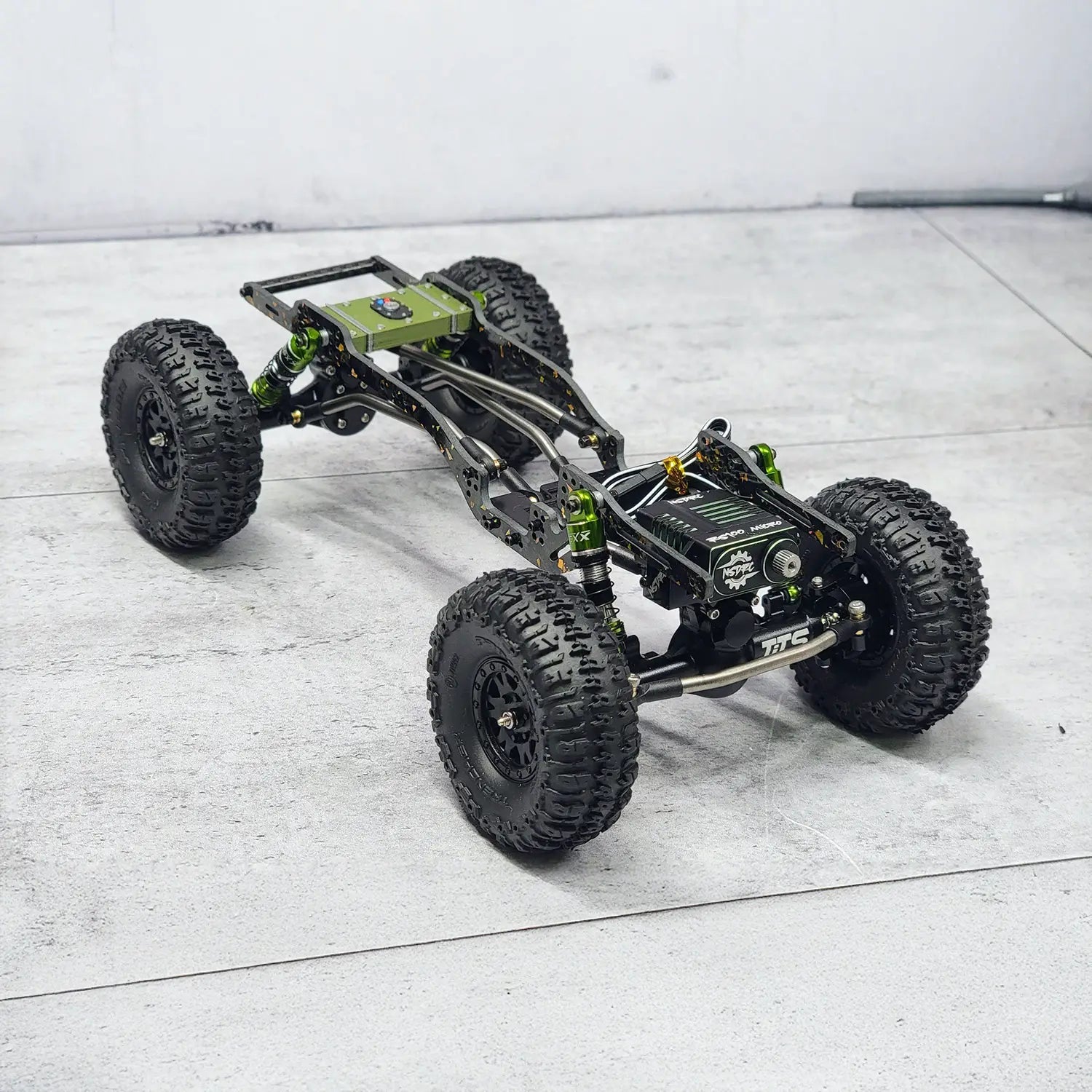 Custom RC crawler chassis built with titanium and carbon fiber links, featuring RCSTEVE precision parts for high-performance crawling.